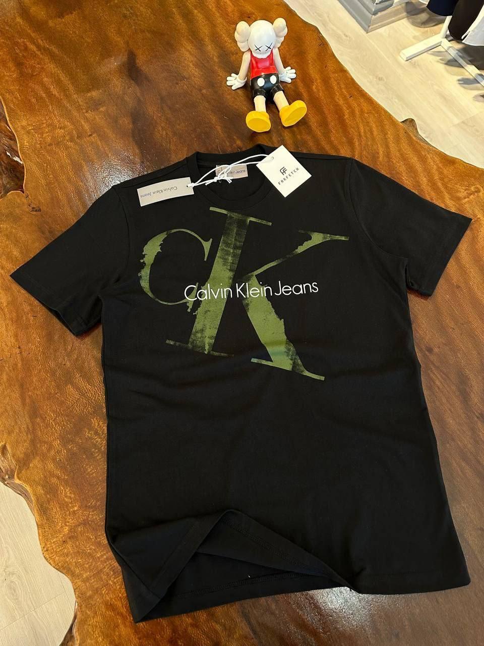 Чоловіча футболка Calvin Klein CK7242 чорна