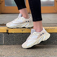 Женские кроссовки Adidas Yeezy Boost 700 V2 Beige