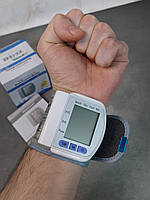 Точний цифровий Тонометр на зап'ястя CK - 102S Blood Pressure вимірювач тиску та пульсу