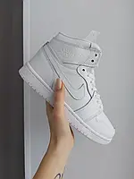 Женские кроссовки Nike Air Jordan 1 Retro White Winter 36