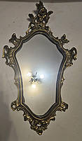 Антикварне дзеркало в бронзовій рамі
