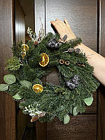 Різдвяний вінок в натуральному стилі на стіл або двері