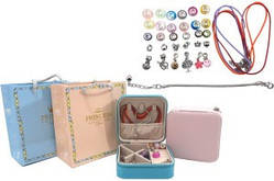 Скринька з набором для створення шарм-браслетів та підвісок