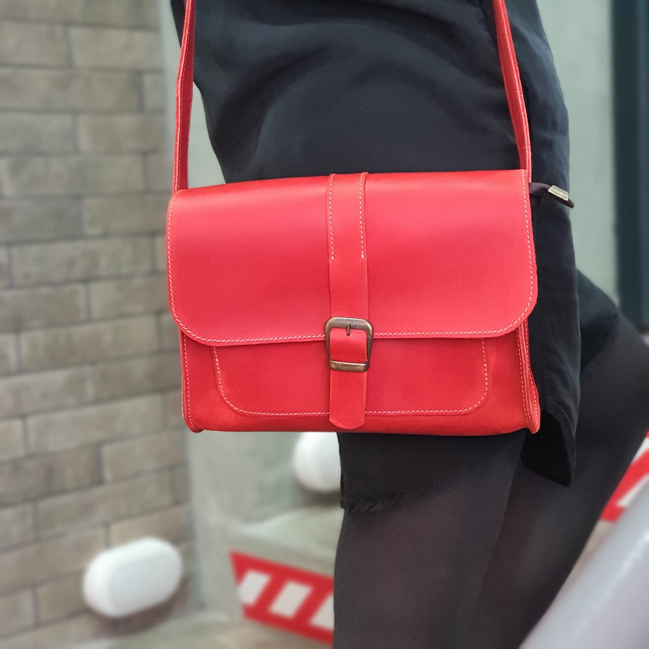 Стильна жіноча шкіряна сумка через плече червона 17х25х6 см, фото 1