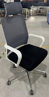 Серо-черное поворотное кресло на колесиках Интарсио WIND из ткани с подлокотниками