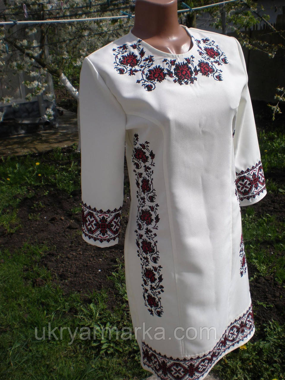 Плаття з вишивкою "Любисток"