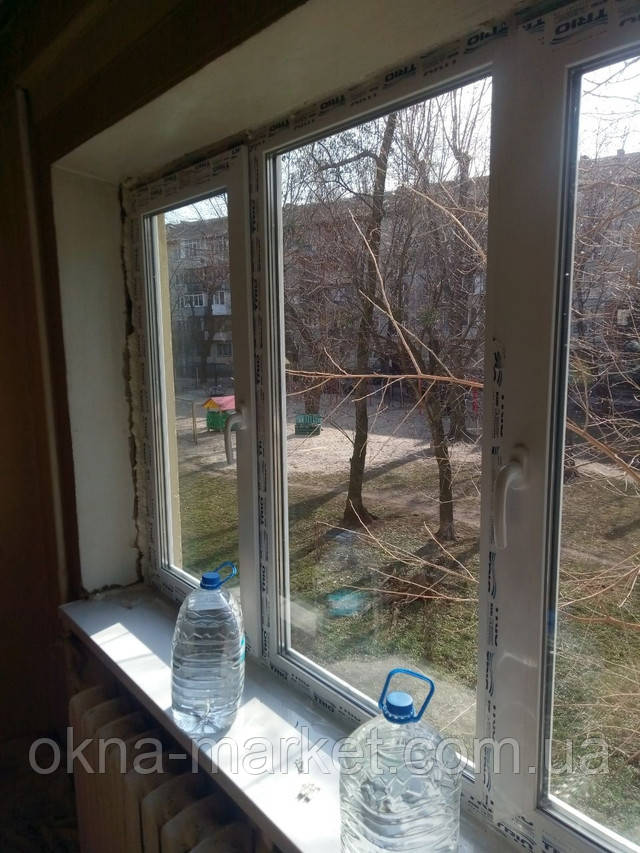 Трьохстулкове вікно WDS з двома стулками, що відкриваються фото ™Вікна Маркет
