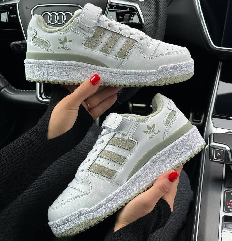 Жіночі кросівки кеди Adidas Forum Low 84 White New весна-осінь повсякденні (білі з оливковим). Живе фото