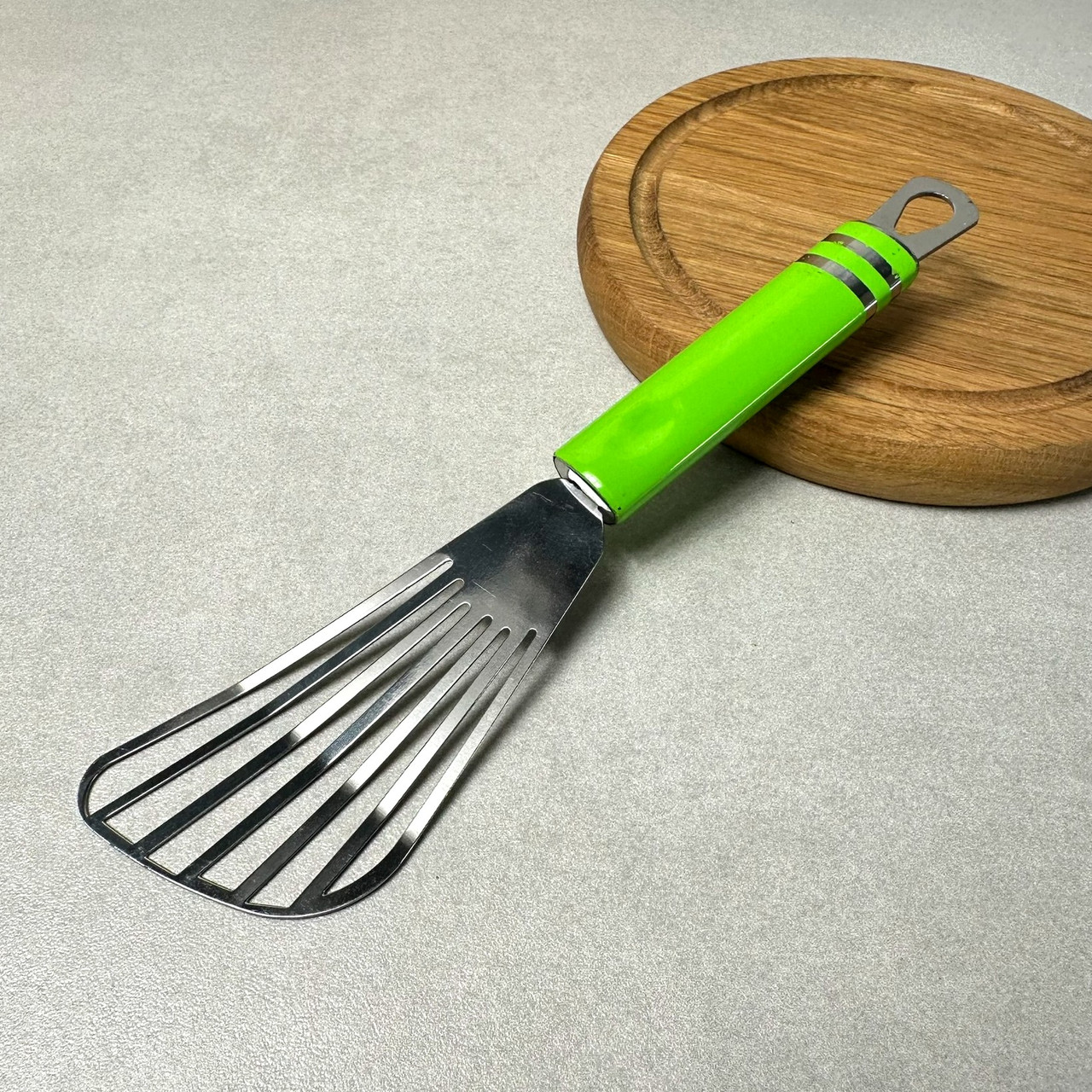 Металева лопатка 26.5 см з отворами Зелена