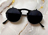 Модные круглые черные солнцезащитные очки с откидными линзами.