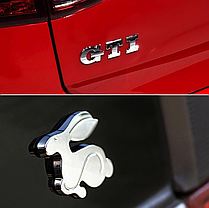 Емблема наліпка „Гуркітливий кролик" GTI VW (Фольцваген) - Хром + Червоний 125x22 мм, фото 6