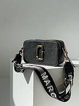 Жіноча сумка Marc Jacobs The Snapshot Black Gold Logo V2 еко шкіра чорна Крос Боді на 2 відділення, фото 4