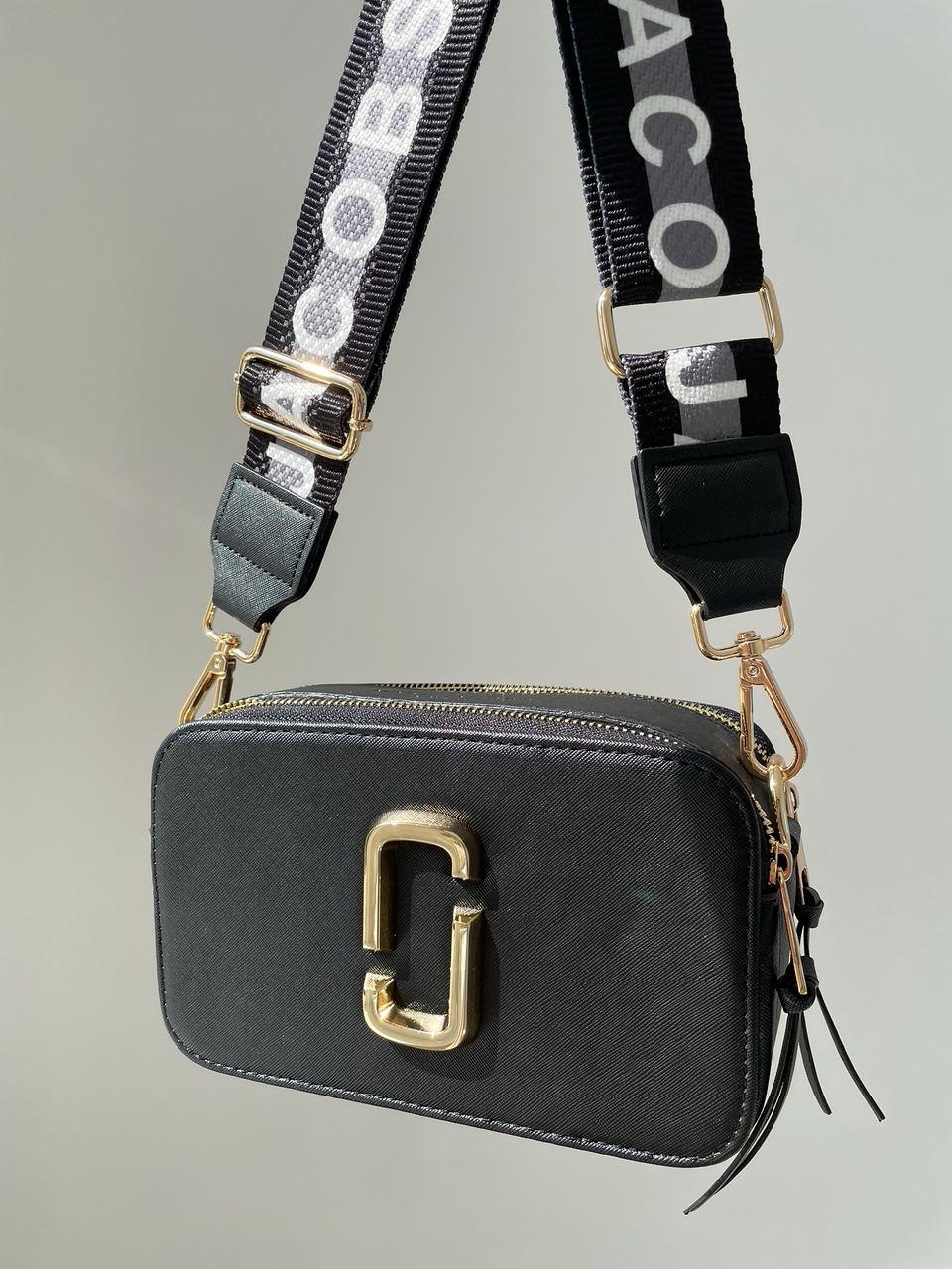 Жіноча сумка Marc Jacobs The Snapshot Black Gold Logo V2 еко шкіра чорна Крос Боді на 2 відділення