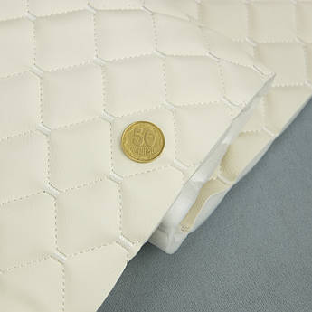 Стьобаний шкірозамінник "Ромб молочний" з молочною ниткою, на поролоні 7мм, флізеліні, шир.1,35м Туреччина