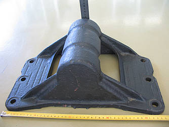 Підставка сідельного пристрою (6 отв.) (скоба) (вир-во Таїмо) 64221-2702071