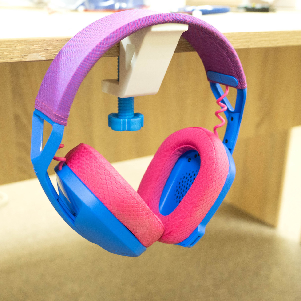 Тримач для бездротових навушників Logitech G435 Білий / Підставка-зажим під навушники на стіл
