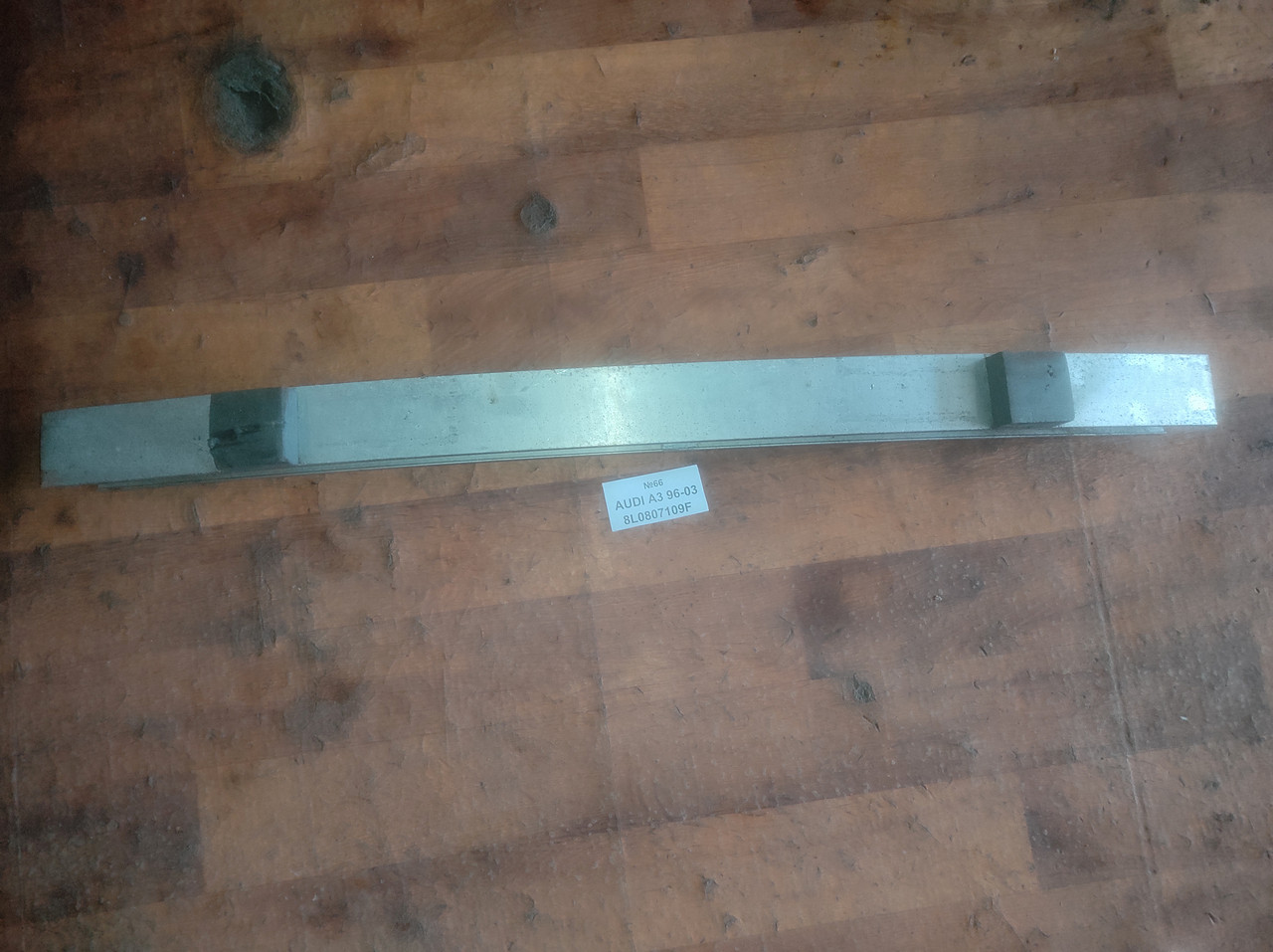 №66 Підсилювач переднього бампера 8L0807109F для AUDI A3 96-03
