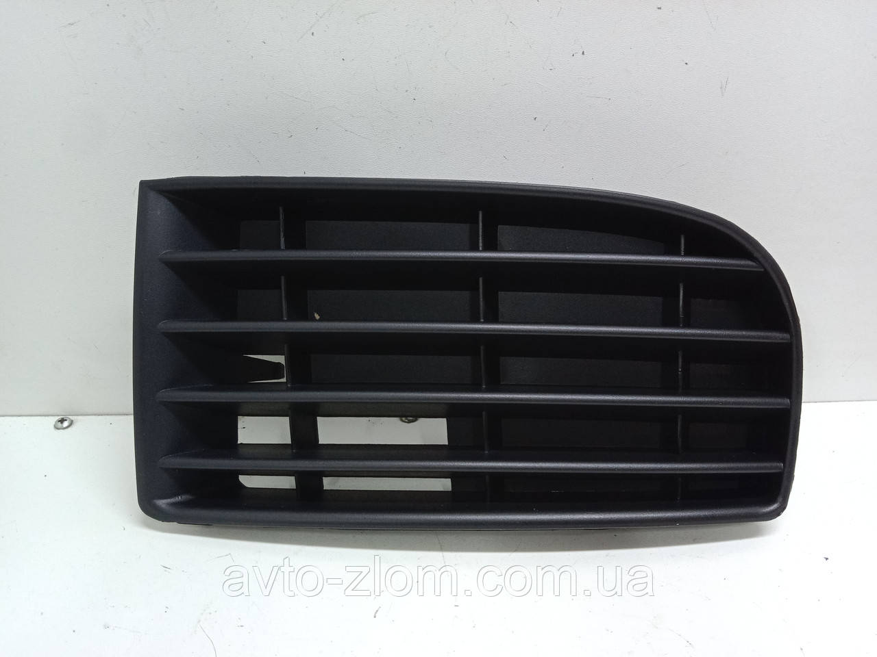 Решітка бампера Volkswagen Golf 5, Гольф 5. Хетчбек. Ліва.