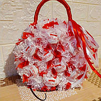 Подарочный набор сладостей " сумочка круглая с конфетами "Raffaello"