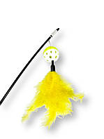 Игрушка для кошек Удочка с мячиком и перьями пластиковая 45 см. желтый