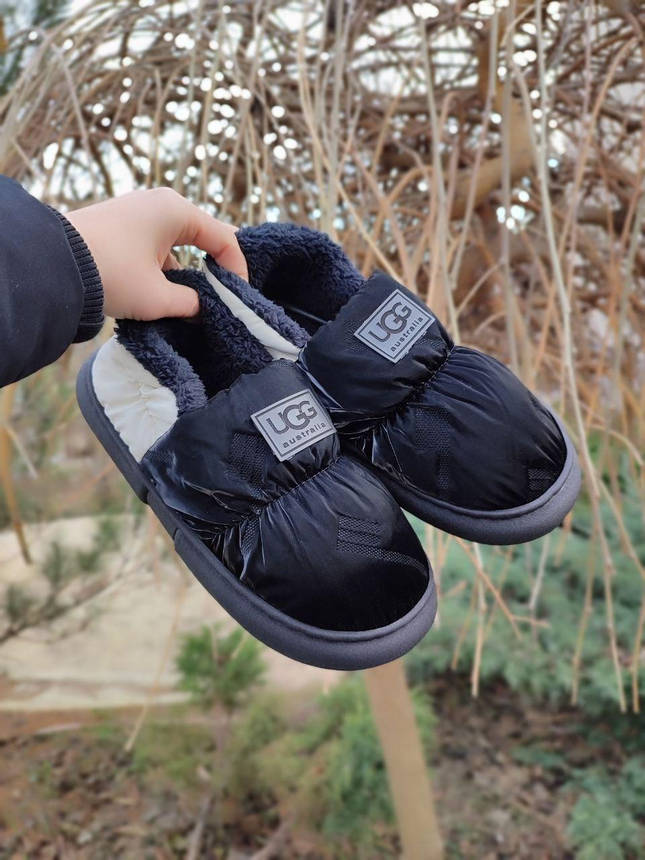 Дутики UGG короткі уги двоколірні Чорні з білим на чорній гнучкій високій підошві, фото 1