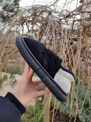 Дутики UGG короткі уги двоколірні Чорні з білим на чорній гнучкій високій підошві, фото 4