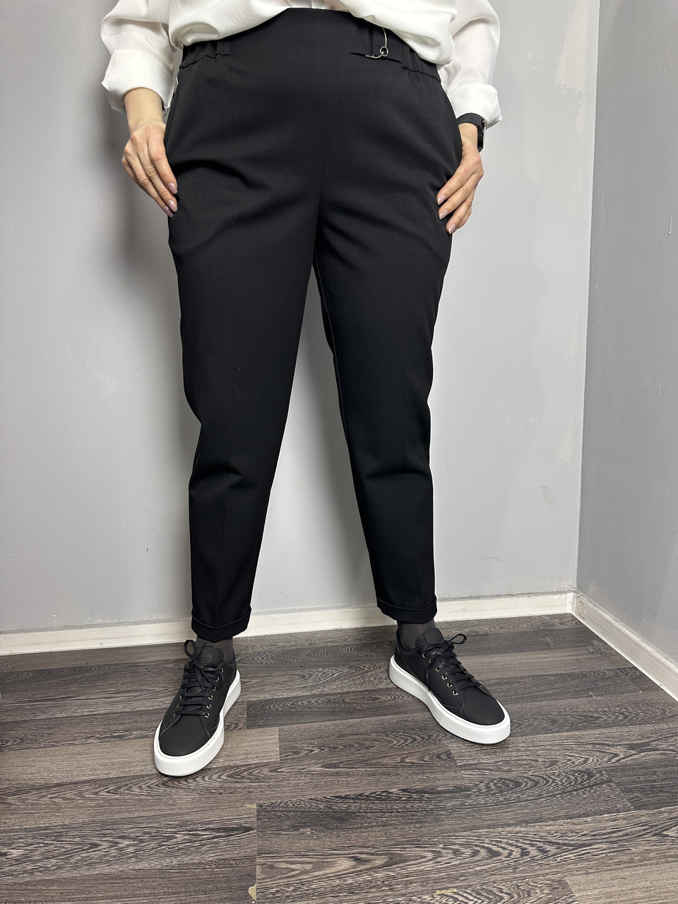 Жіночі класичні брюки чорні завужені до низу великого розміру Modna KAZKA MKJL1131-1