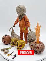 Коллекционная фигурка NECA Дети кукурузы Trick'r Treat с аксессуарами в голографической коробке.