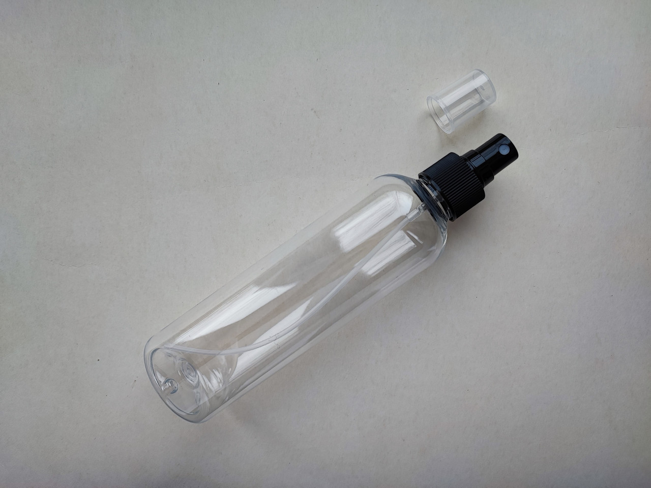 250 мл Круглий ПЕТ флакон прозорий з чорним спреєм, розпилювачем 24/410, тара, ємність, баночка