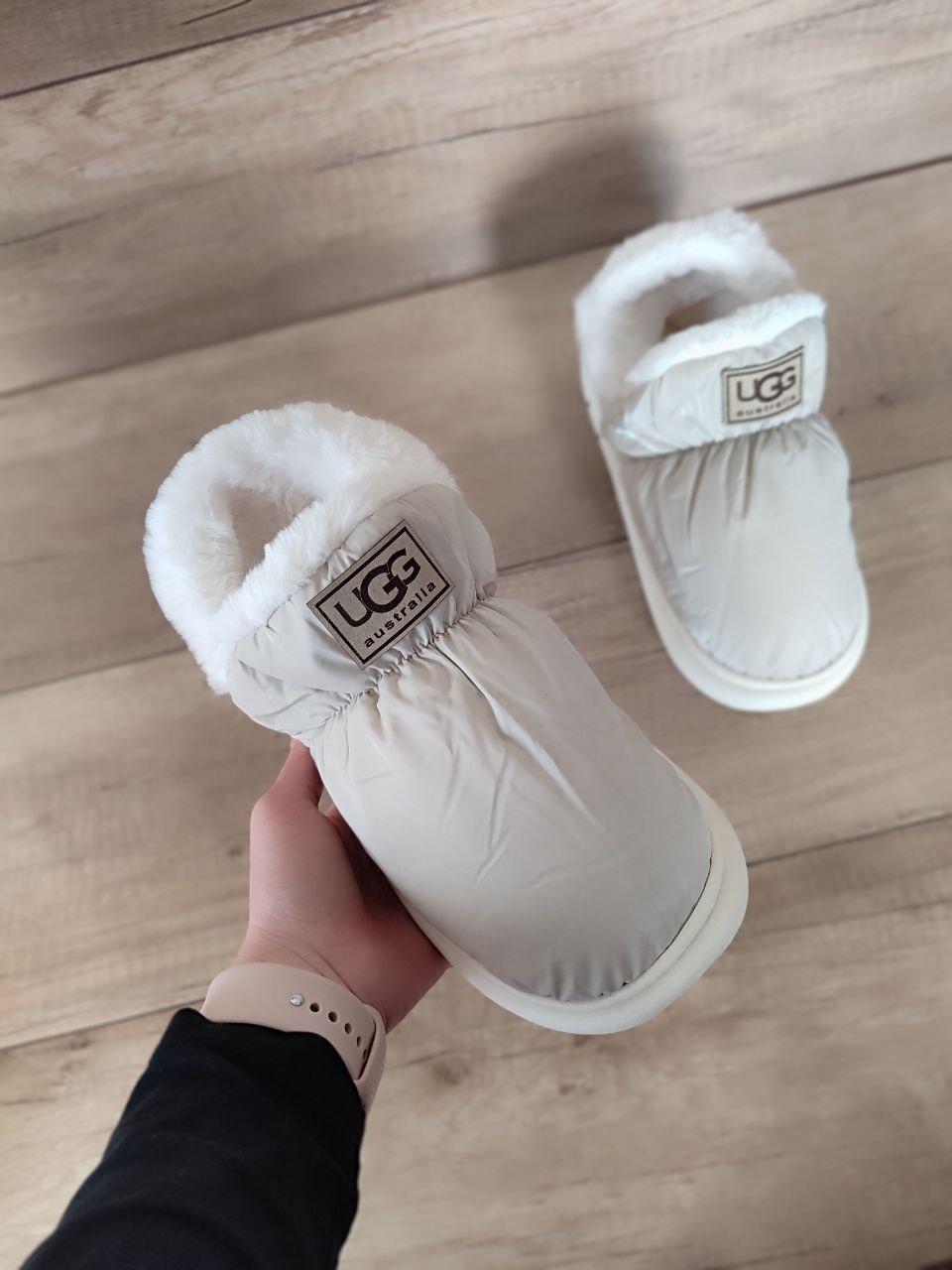 Дутики БЕЖЕВЫЕ UGG высокие с БЕЛОЙ опушкой на белой подошве женские без