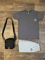 Летний комплект 3 в 1 футболка шорты и сумка Каппа серого цвета