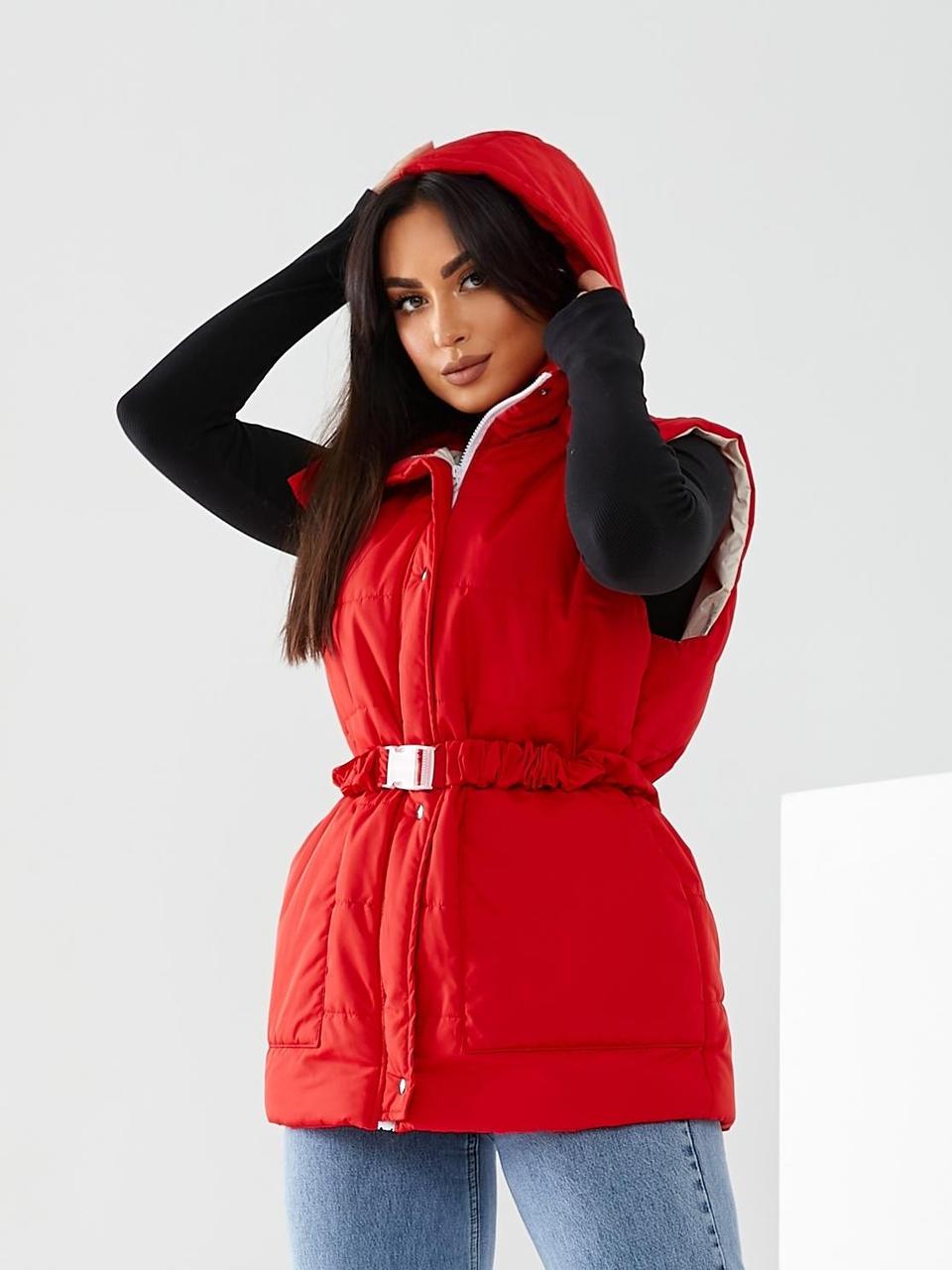 Жіноча тепла жилетка червона Vizavi стильна зимова безрукавка з капюшоном
