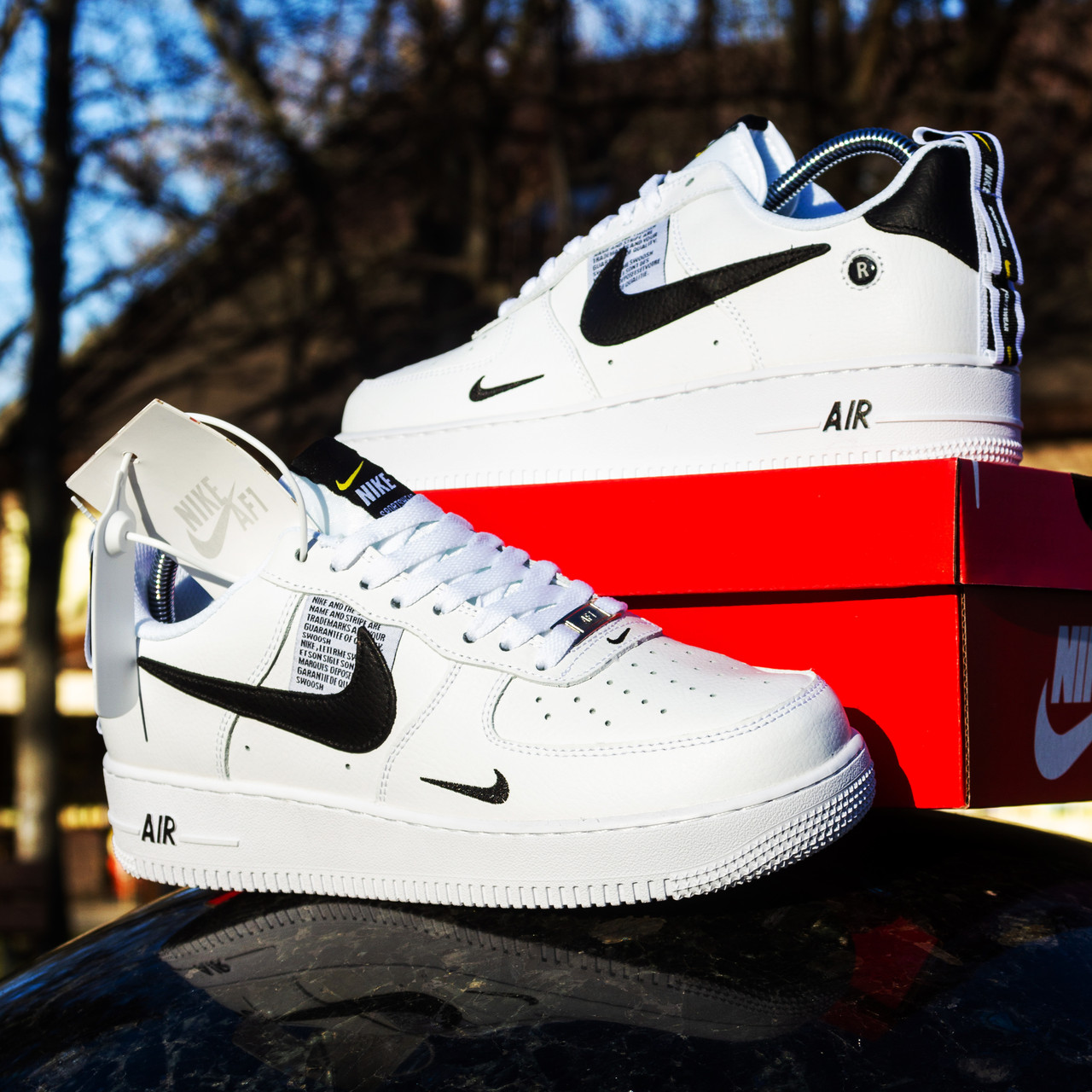 SALE Кросівки Nike Air Force білі чорний свуш 44 28 см