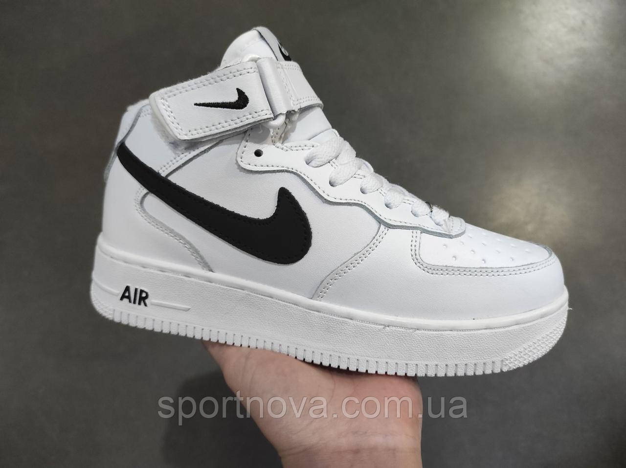 Жіночі зимові кросівки Nike Air Force шкіряні з хутром білі з чорним р 36-41