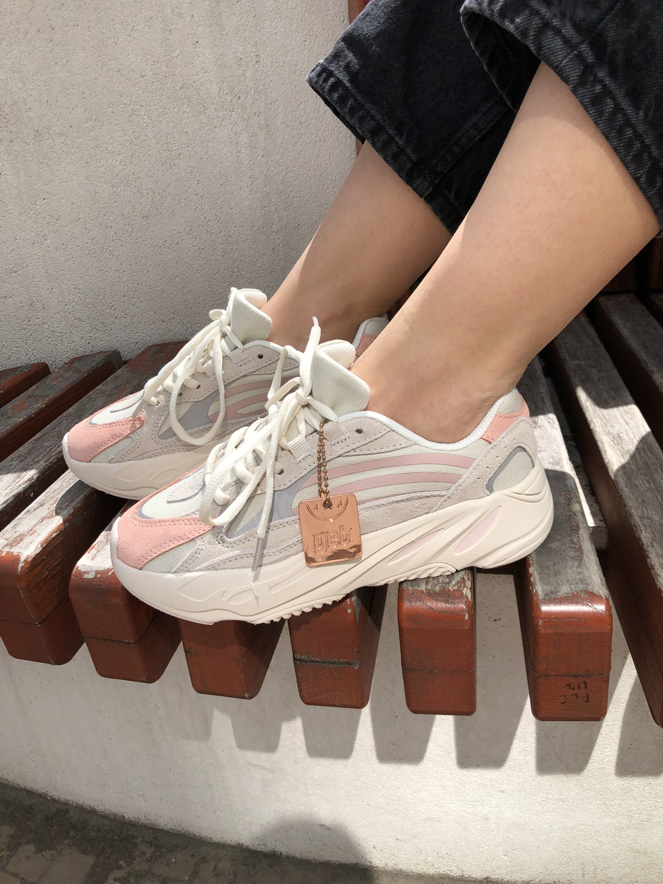 Жіночі Кросівки Adidas Yeezy Boost 700 V2 Light Grey Pink 36