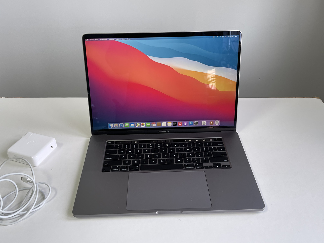 Ноутбук Apple Macbook Pro 16 2019 A2141 Touchbar i9 2.4 GHz 16GB RAM 1TB SSD Radeon Pro 5500M Оригінал!