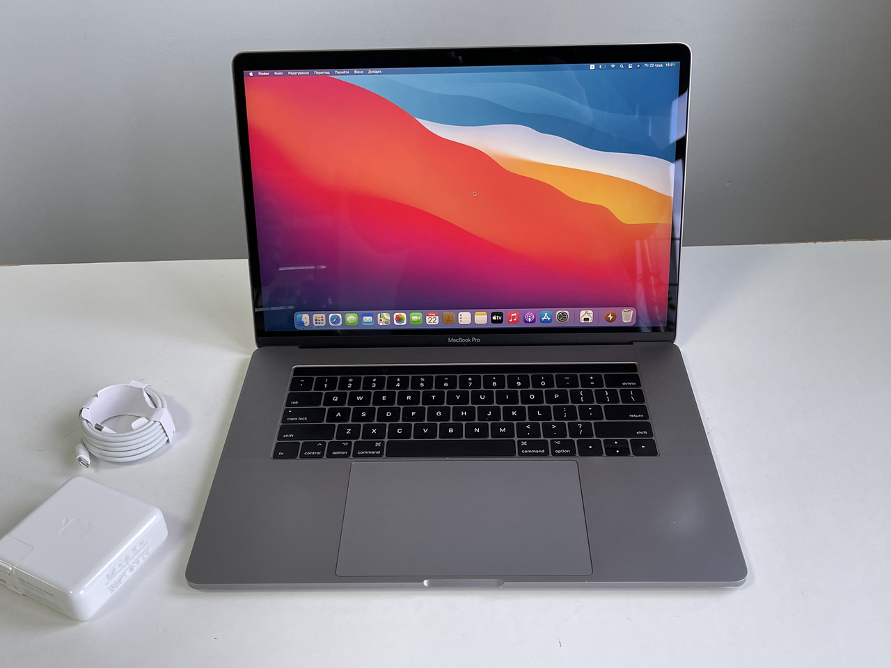 Ноутбук Apple Macbook Pro 15 2017 A1707 Touchbar i7-7920HQ 3.1 GHz 16GB RAM 512 SSD Radeon Pro 560 Оригінал