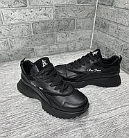 Черные женские кроссовки с натуральной кожи на массивной подошве
