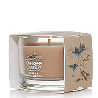 Свеча ароматическая соевая в стекле "Янтарь и сандаловое дерево" Yankee Candle