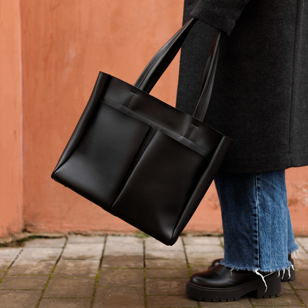 Жіноча сумка-шоппер чорна на замок