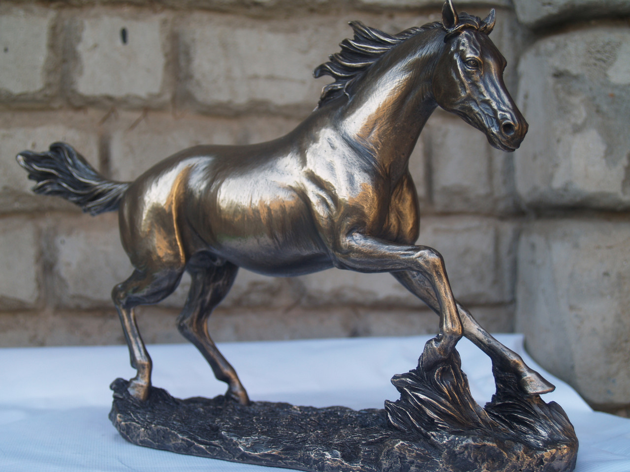 Статуетка Veronese Кінь лоша 20 х 33 см 76005