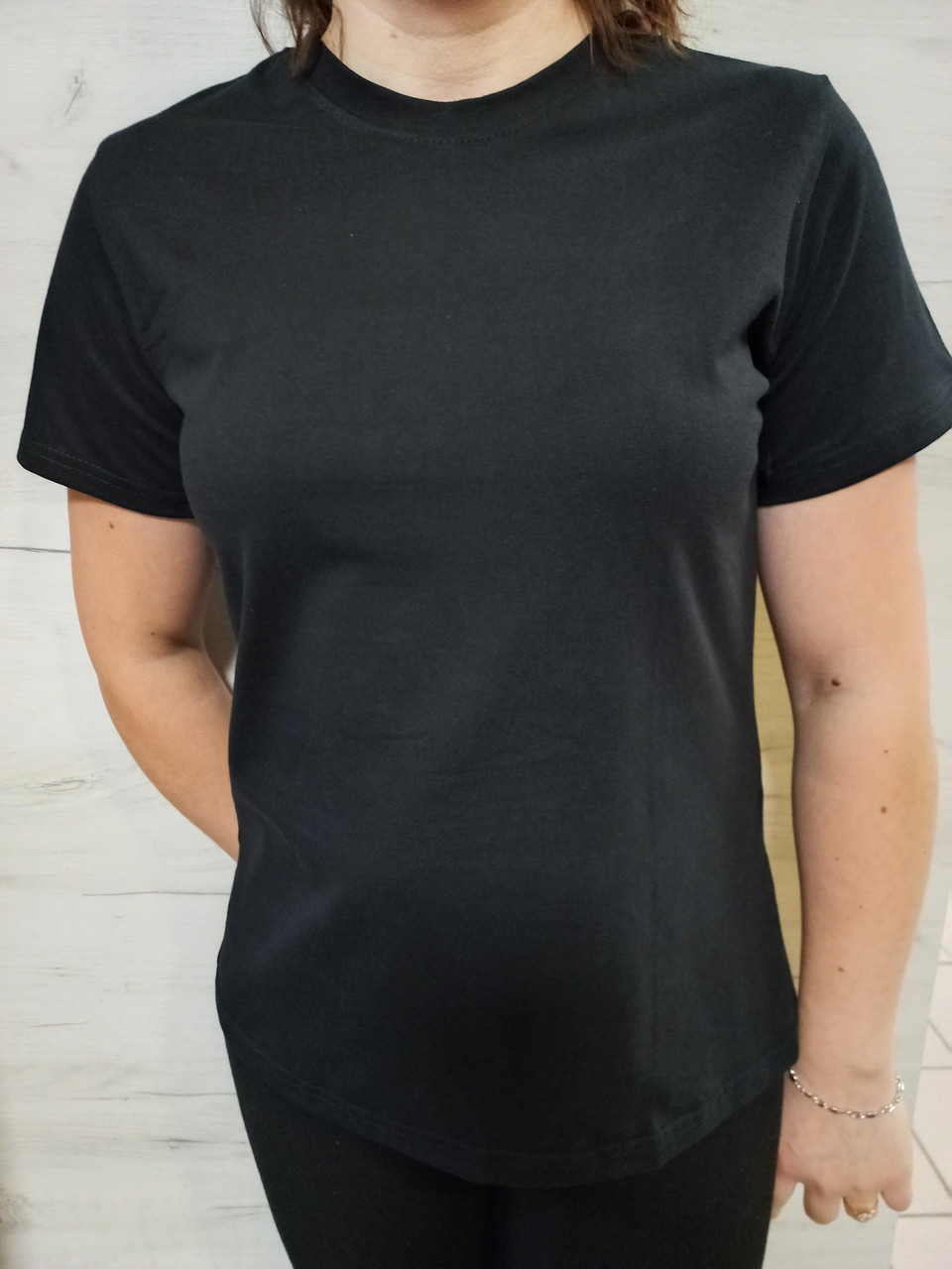 Футболка жіноча чорна розмір S,M,L,XL