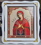 Ікона Пресвята Богородиця Семистрільна у білому фігурному кіоті, розмір кіота 30×26, сюжет 20×24., фото 4