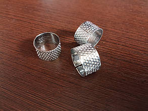 Наперсток для шиття, наскрізний