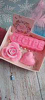 Набір мила ручної роботи для сестри з трояндою і маленьким сердечком рожевого кольору