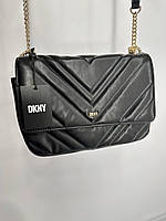 Женская кожаная сумка от бренда DKNY