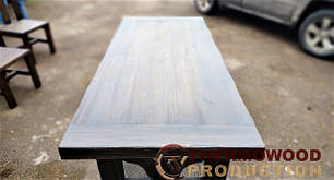 Holztische für ein Ferienhaus, einen Garten, ein Zuhause, ein Café, eine Bar oder ein Restaurant