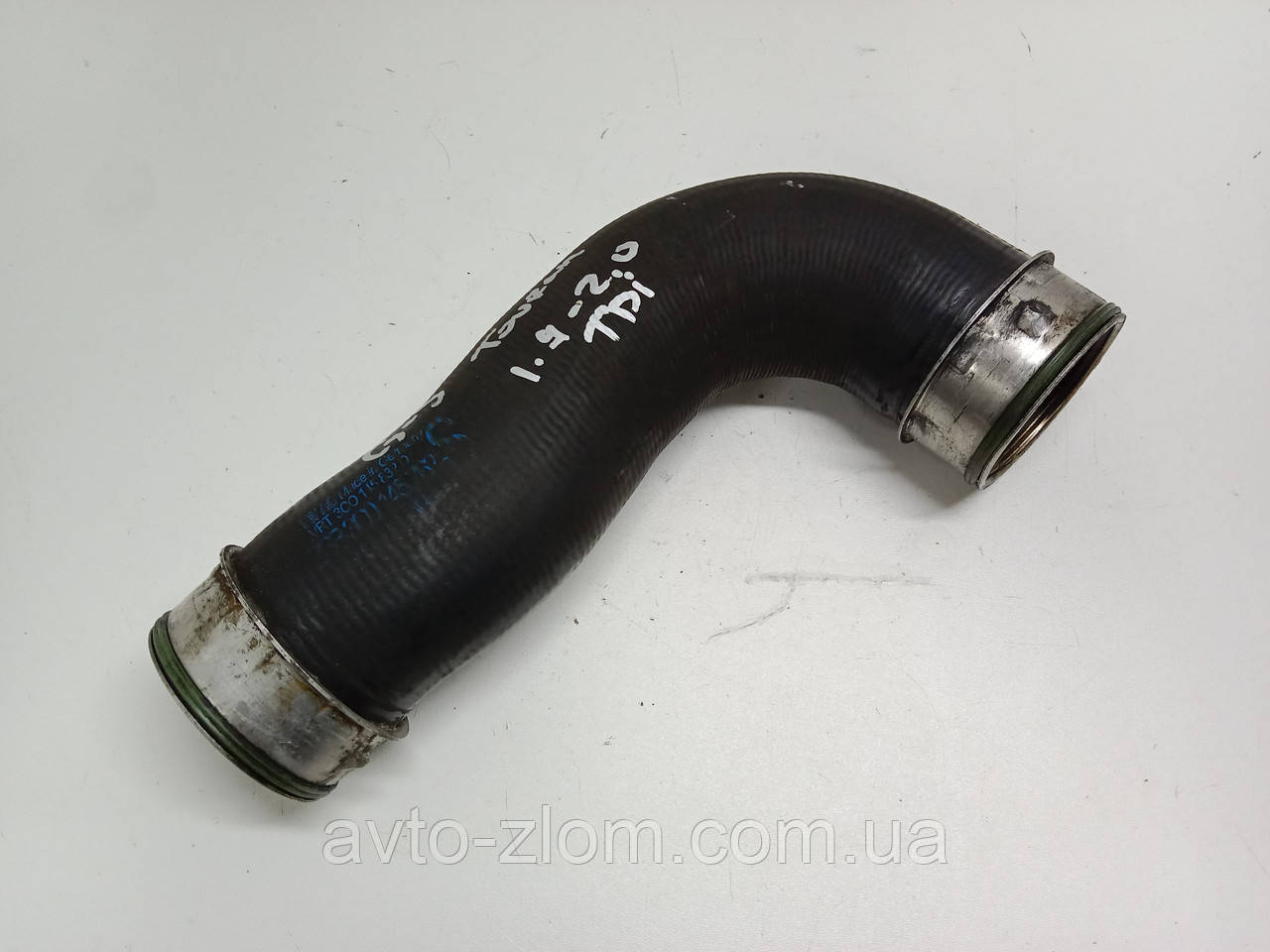 Патрубок інтеркулера Volkswagen Caddy, Golf 5, Passat B6, Touran 1,9 - 2,0 TDI. 3C0145832D.