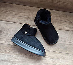 ЧЕРНЫЕ Угги-тапки BLACK низкие с пуговицей и опушкой на высокой подошве экоЗамша полу ботиночки, фото 3