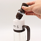 Багатофункціональний диспенсер для рідин 2в1 на 630мл + пензлик, Коричневий / Кухонний дозатор для олії, фото 9